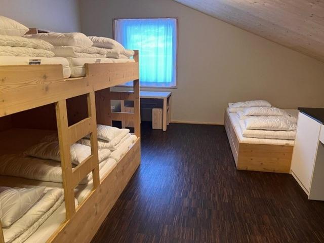 Albergue Nova Casa Spinatscha Sedrun Habitación foto